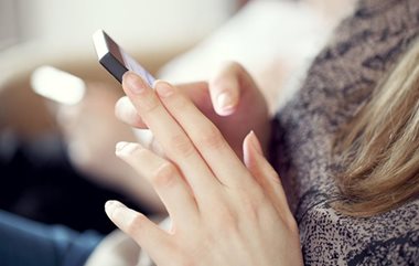 نصيحة حب الشباب الرابعة: حافظ على نظافة هاتفك