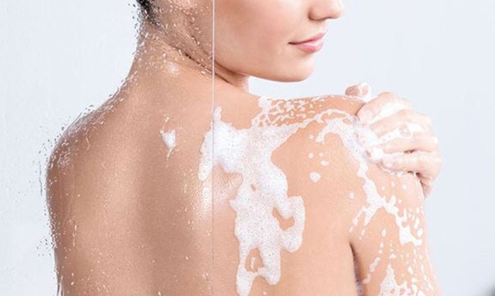 Detergi la pelle con Eucerin AtopiControl
