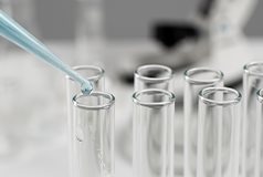 Pipette mit Röhrchen