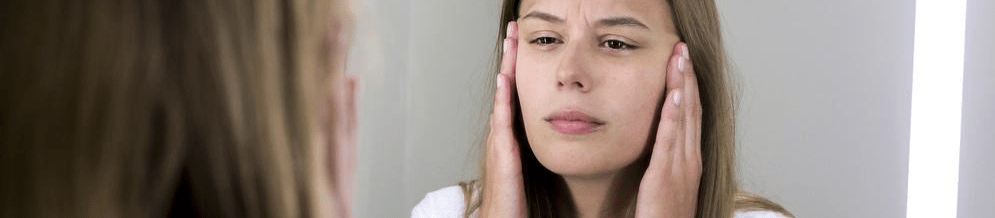 Bij skin purging worden bestaande verstoppingen versneld naar de oppervlakte van de huid gebracht.