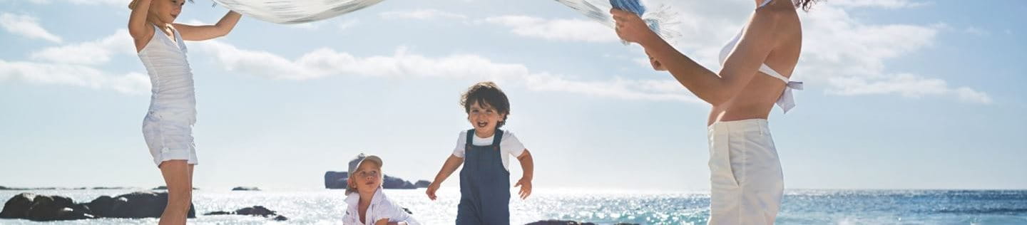 rodina na pláži