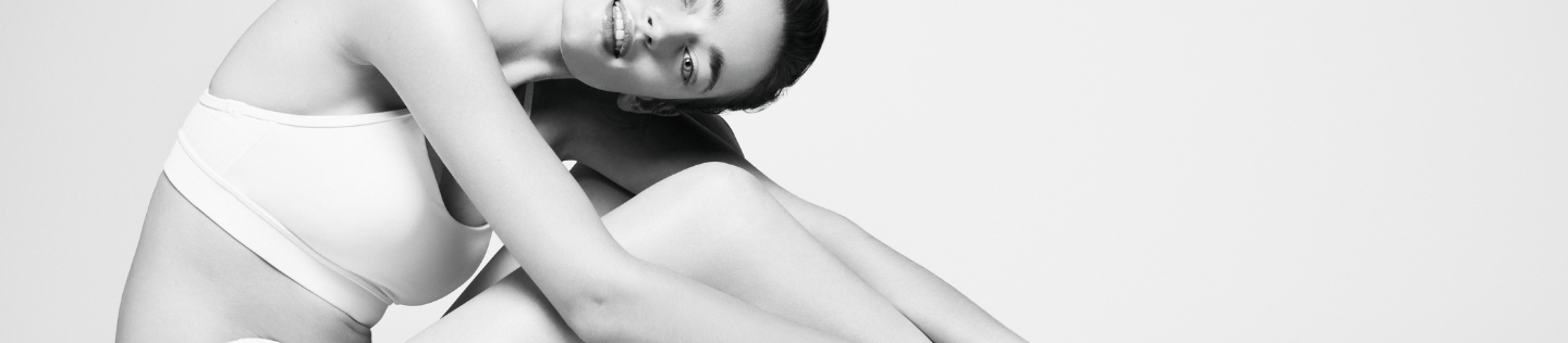 A women applying moisturiser to itchy legs after a shower