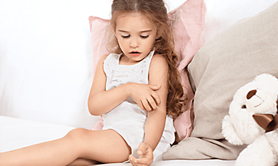 djevojčicu svrbi ruka