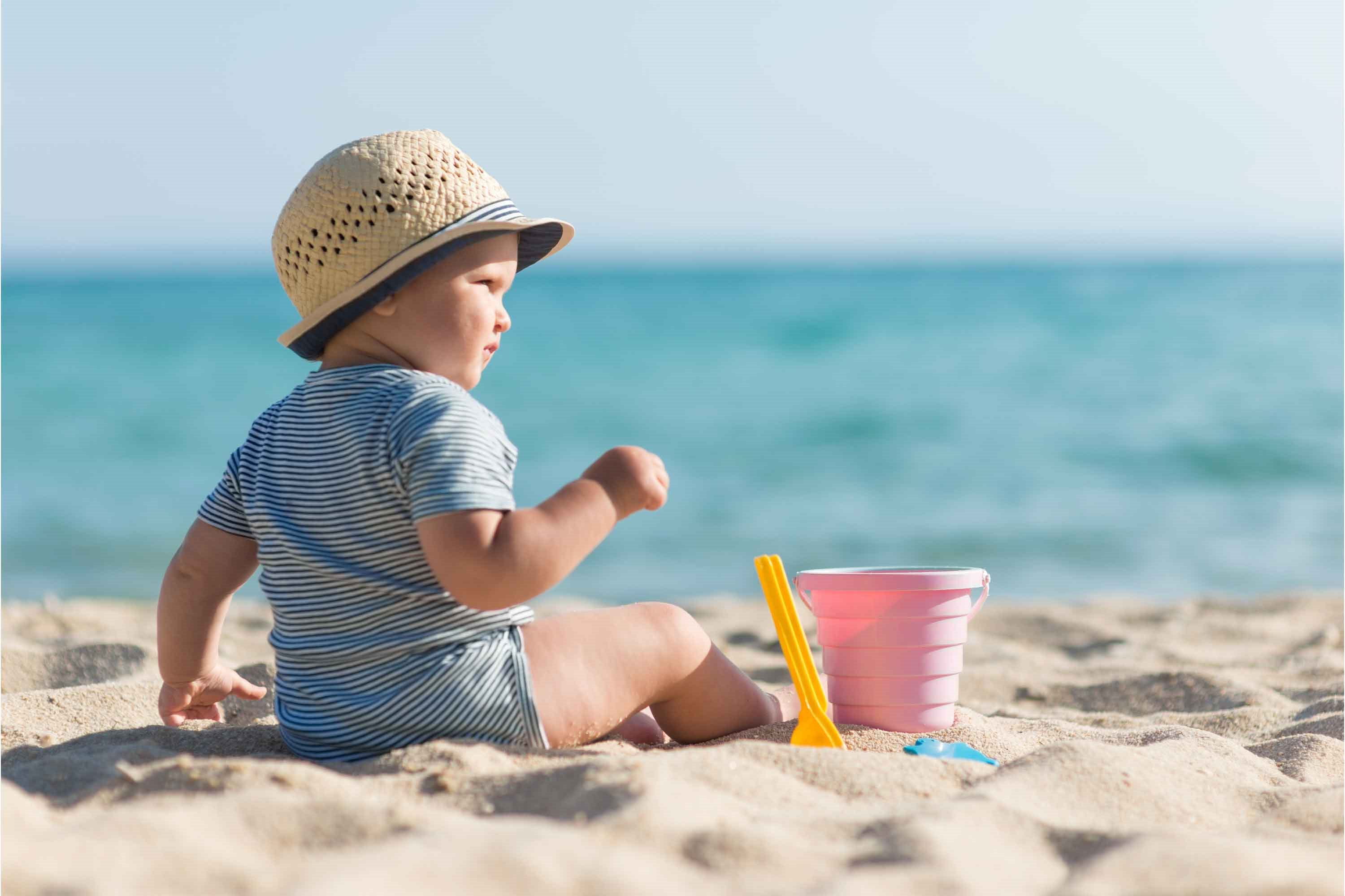 neonato al mare