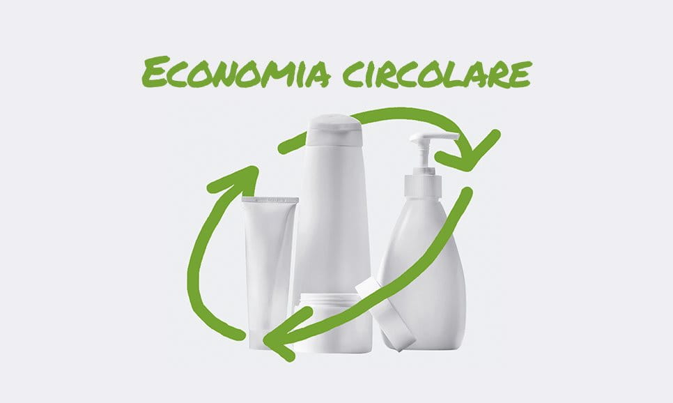Tre bottiglie di lozione circondate da un simbolo stilizzato di riciclaggio