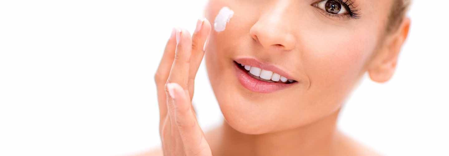 stendere la crema sul viso delicatamente