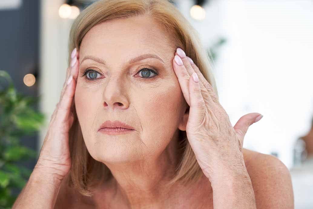contorno occhi in menopausa