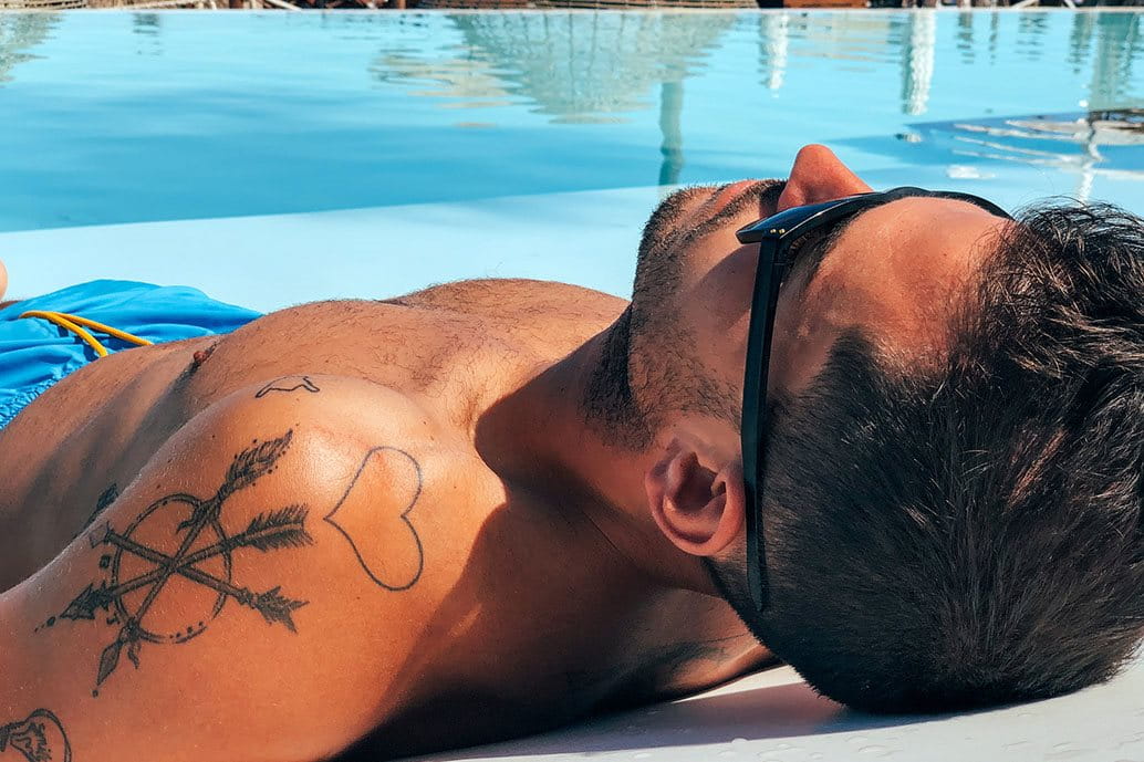 tatuaggio sotto il sole
