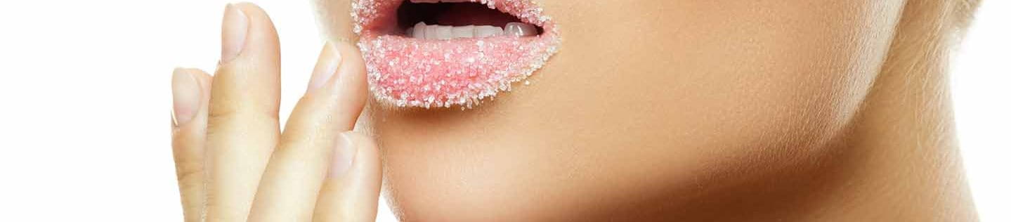 scrub sulle labbra