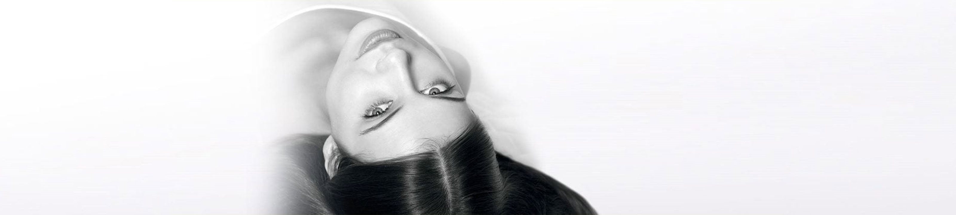 mulher com cabelo brilhante