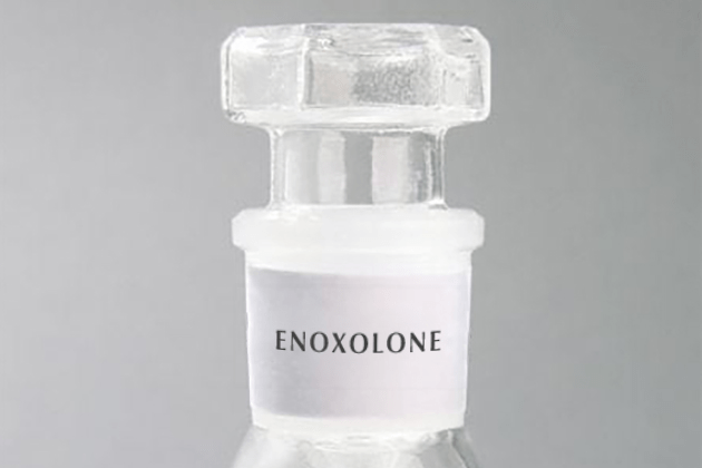 Enoxolon hemmt den Hyaluronsäure-Abbau.