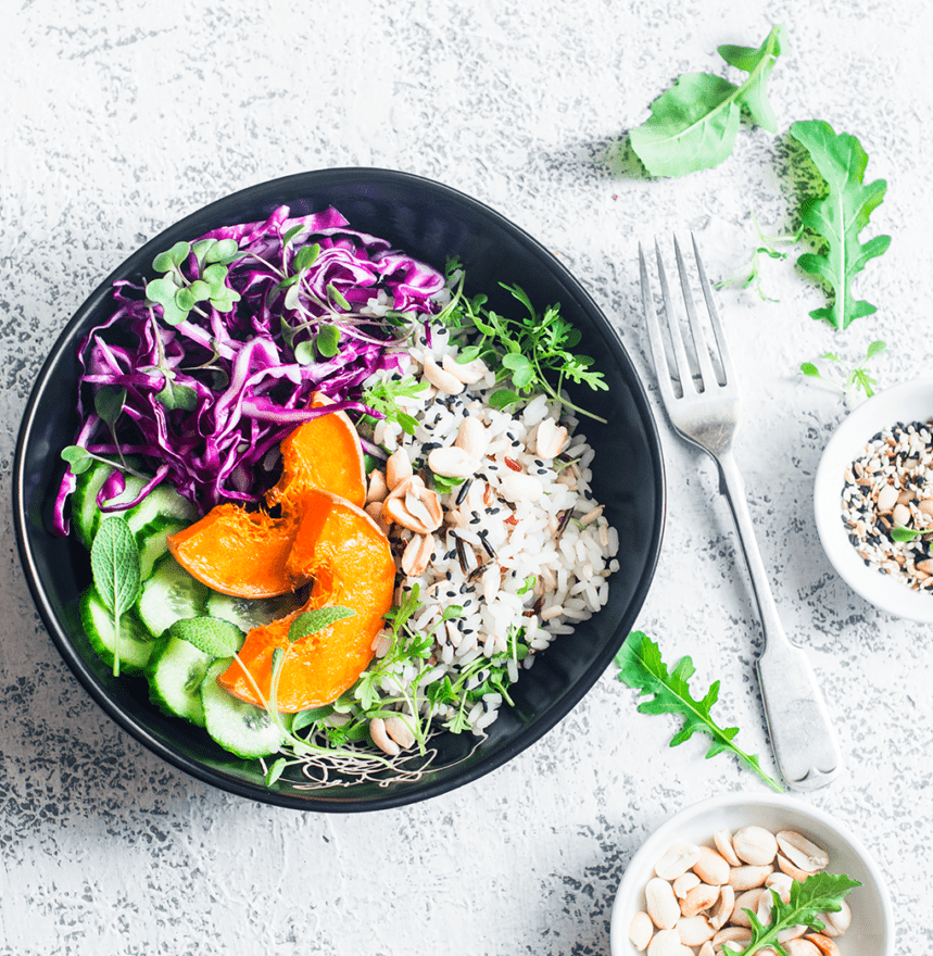 Mettez de la couleur dans votre assiette avec des fruits et des légumes pour une peau éclatante de santé.