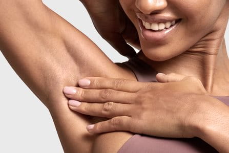 manchas en las axilas