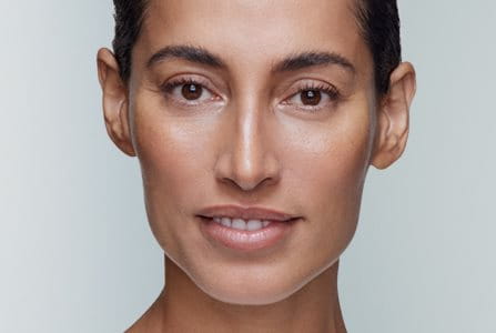 chica la piel con efectos en la piel