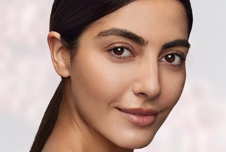 Chica joven con Manchas en la piel