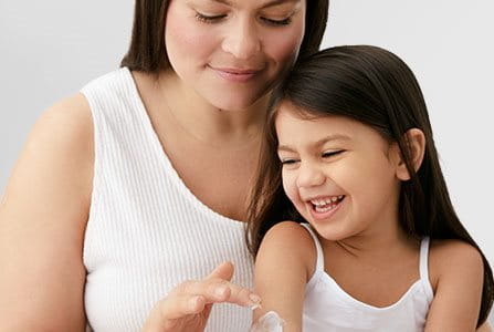 Niño y bebes con dermatitis atópica