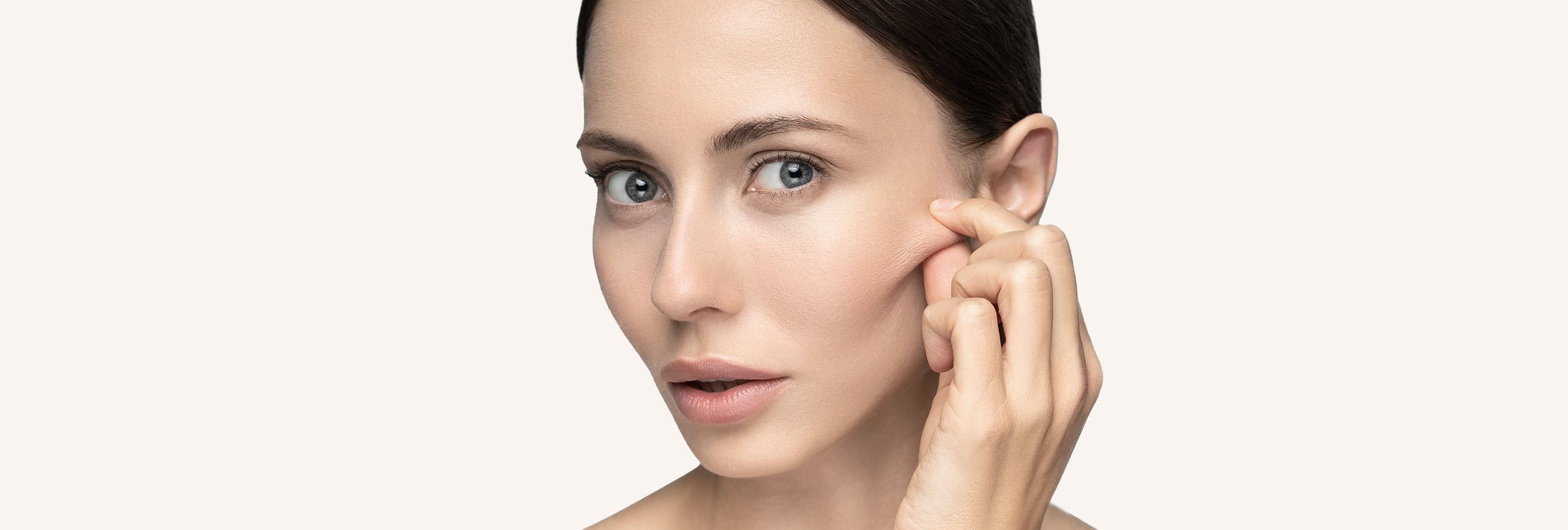 Chica joven con arrugas