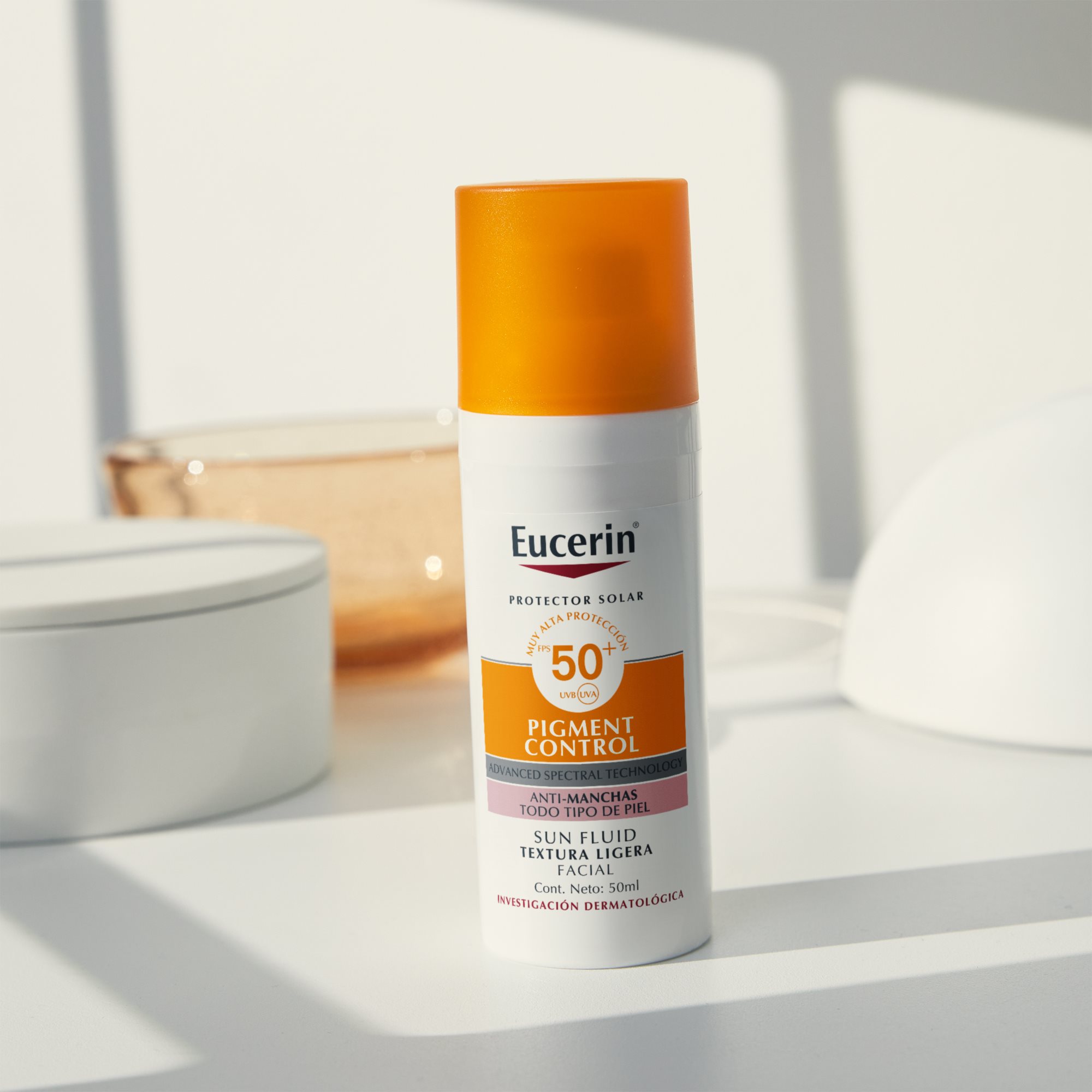 Loción Protectora Solar facial Sun Pigment Control FPS50+ | Eucerin