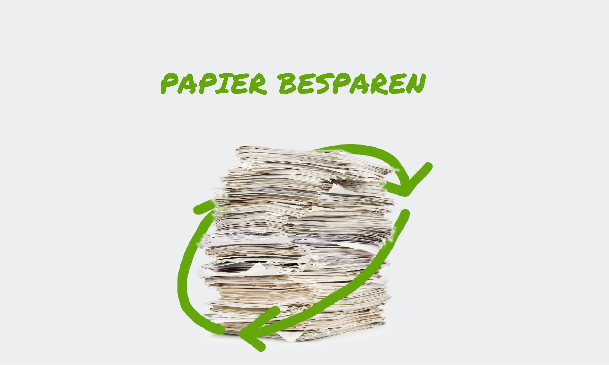 Een stapel afgedankte plastic flessen omringd door een gestileerd recyclingsymbool