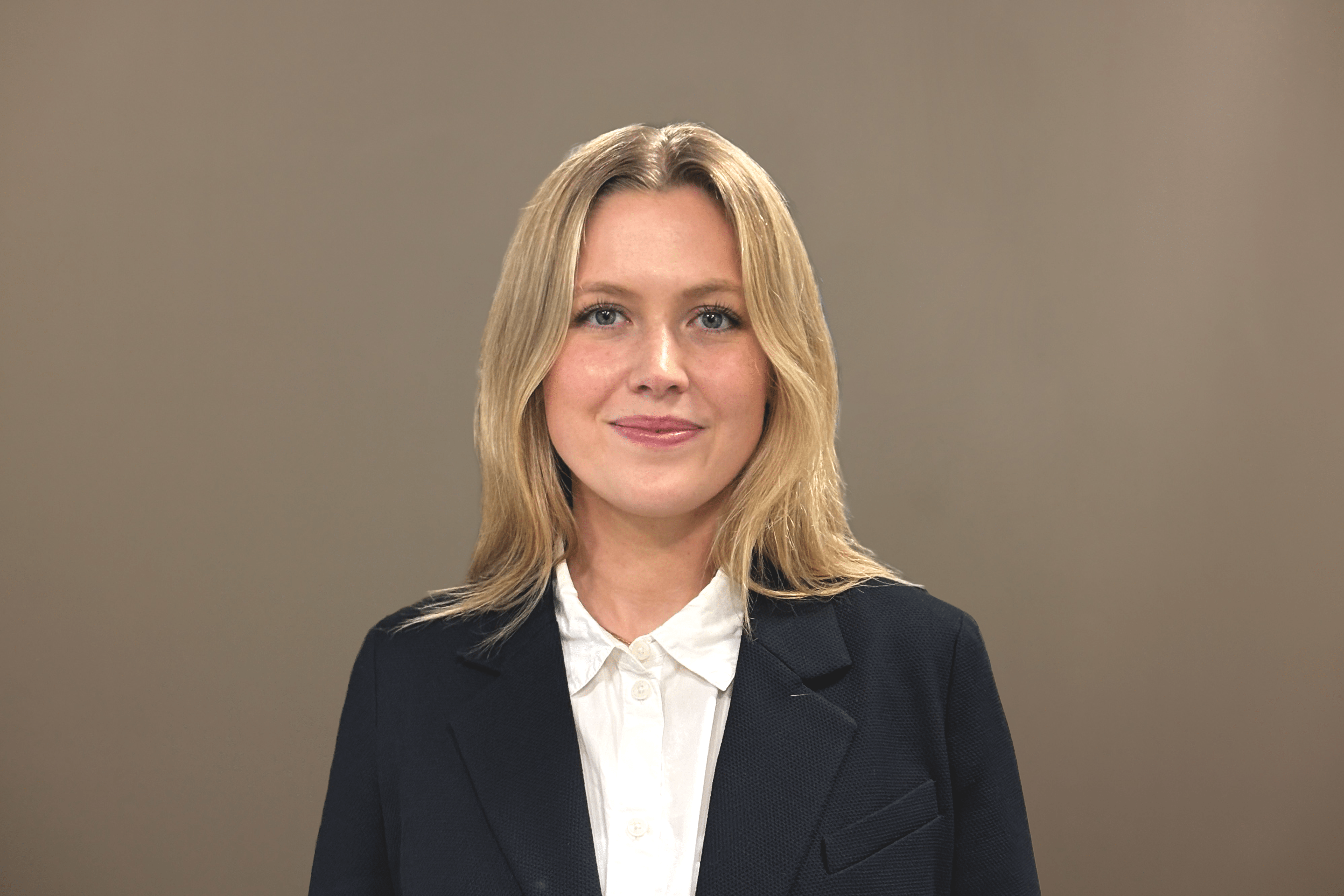 Bild von Alina Folge, approbierte Apothekerin und Medical Managerin der Beiersdorf AG.