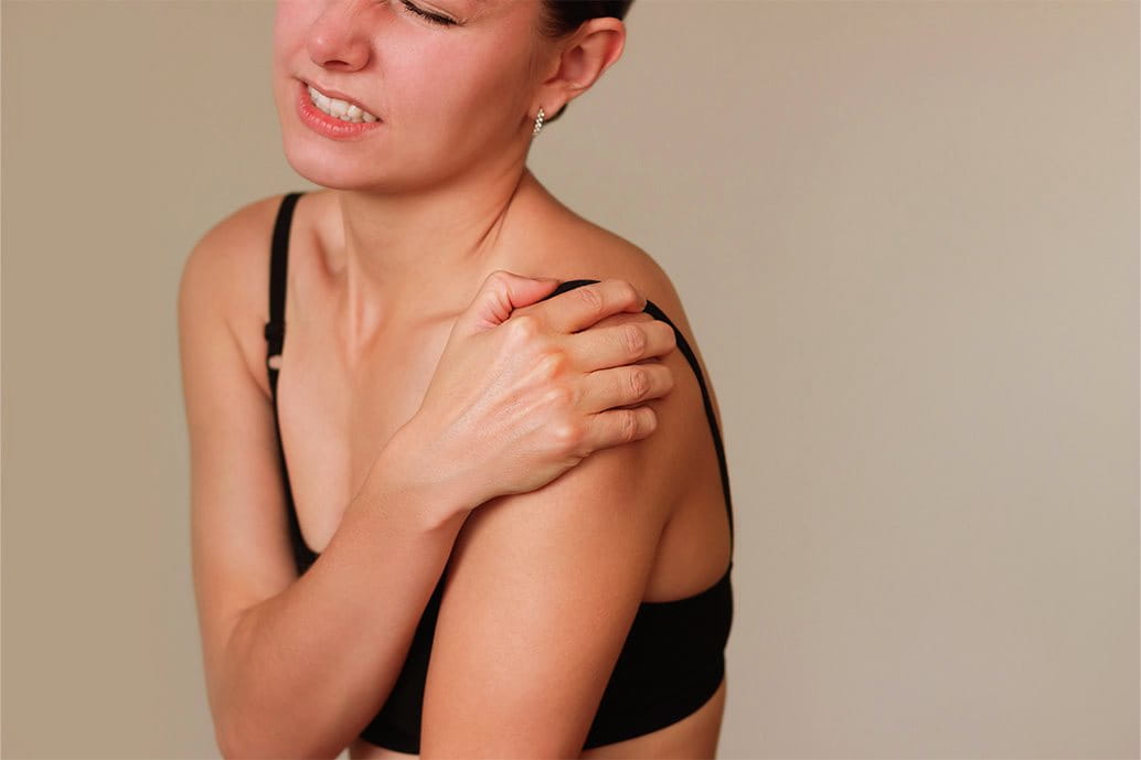 donna con dermatite atopica