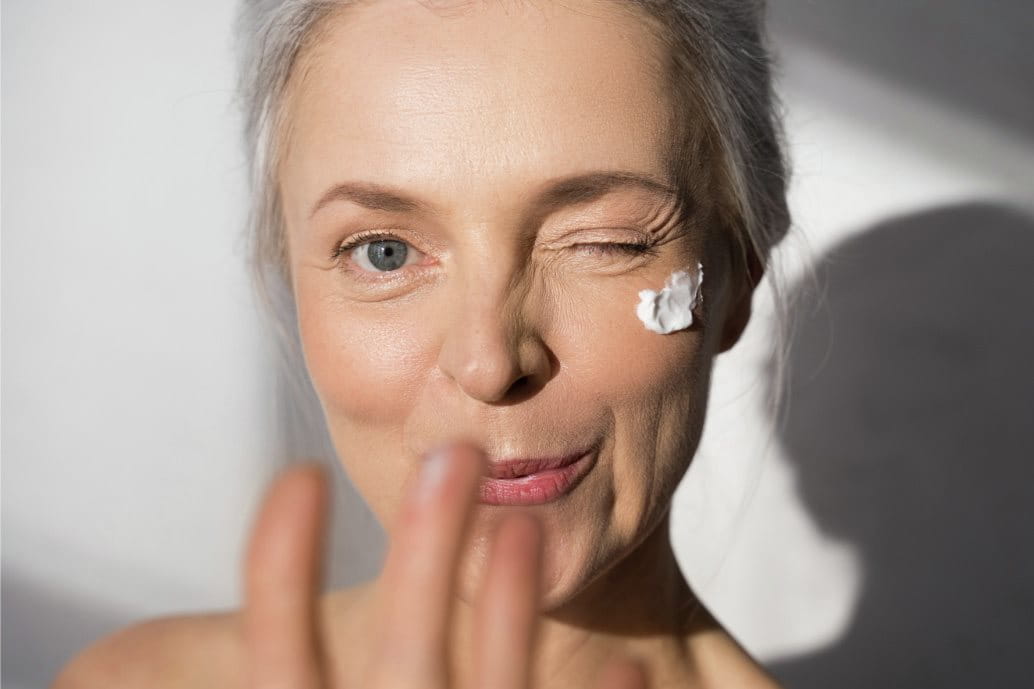 viso donna con pelle matura