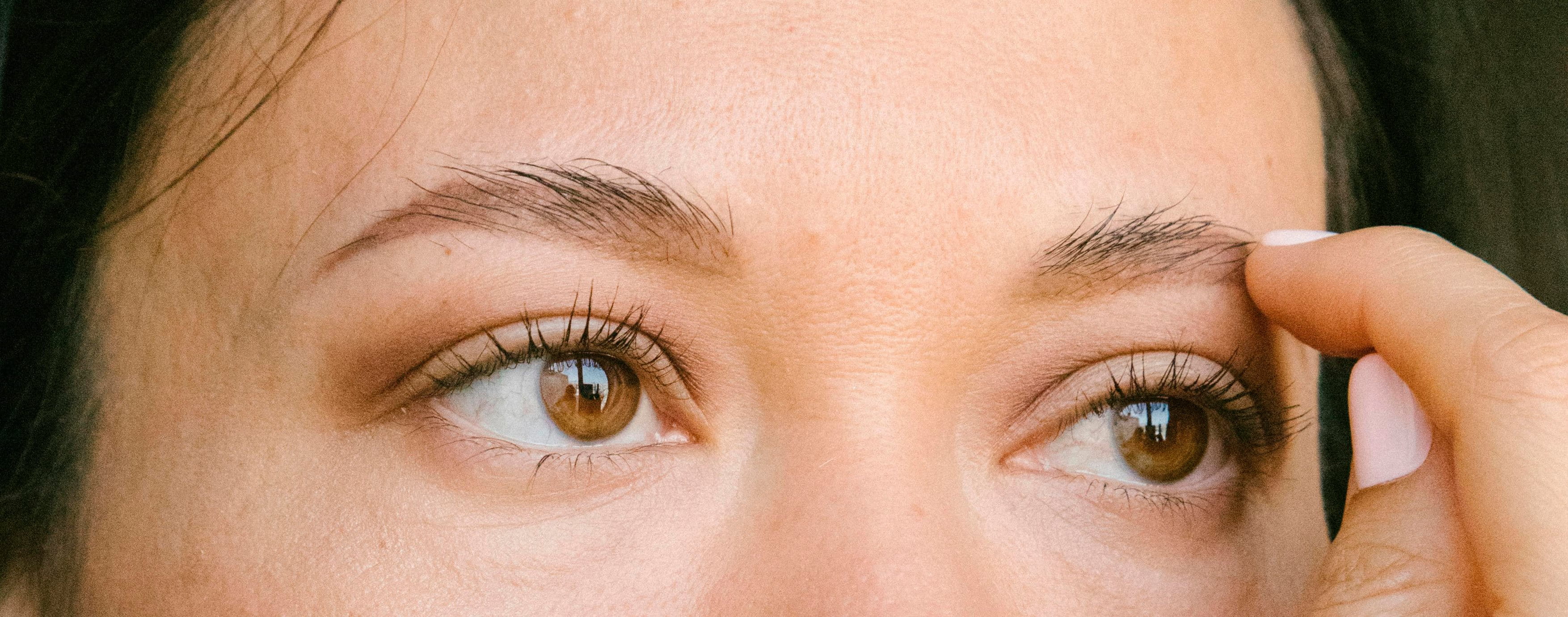 por-que-aparecen-parpados-caidos-como-se-pueden-tratar-eucerin