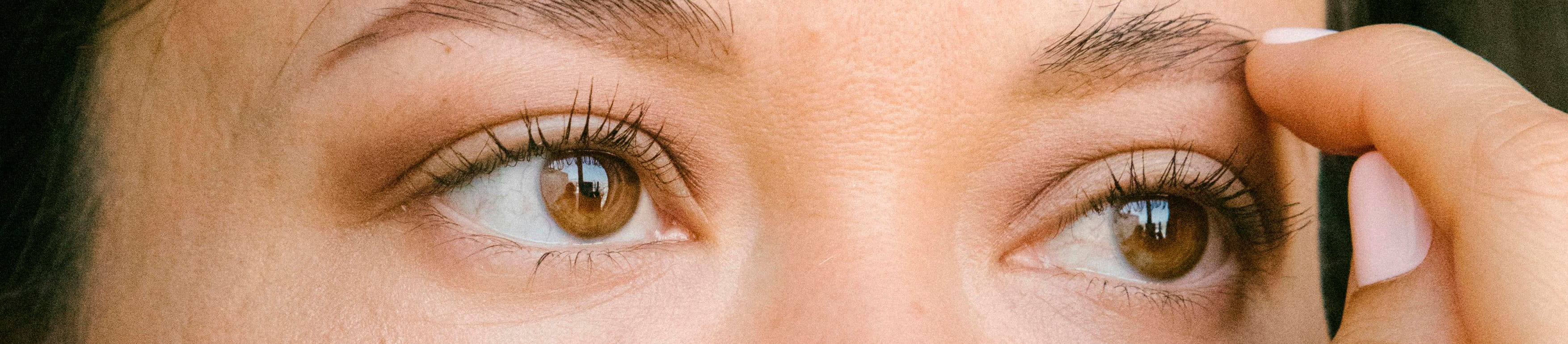 por-que-aparecen-parpados-caidos-como-se-pueden-tratar-eucerin