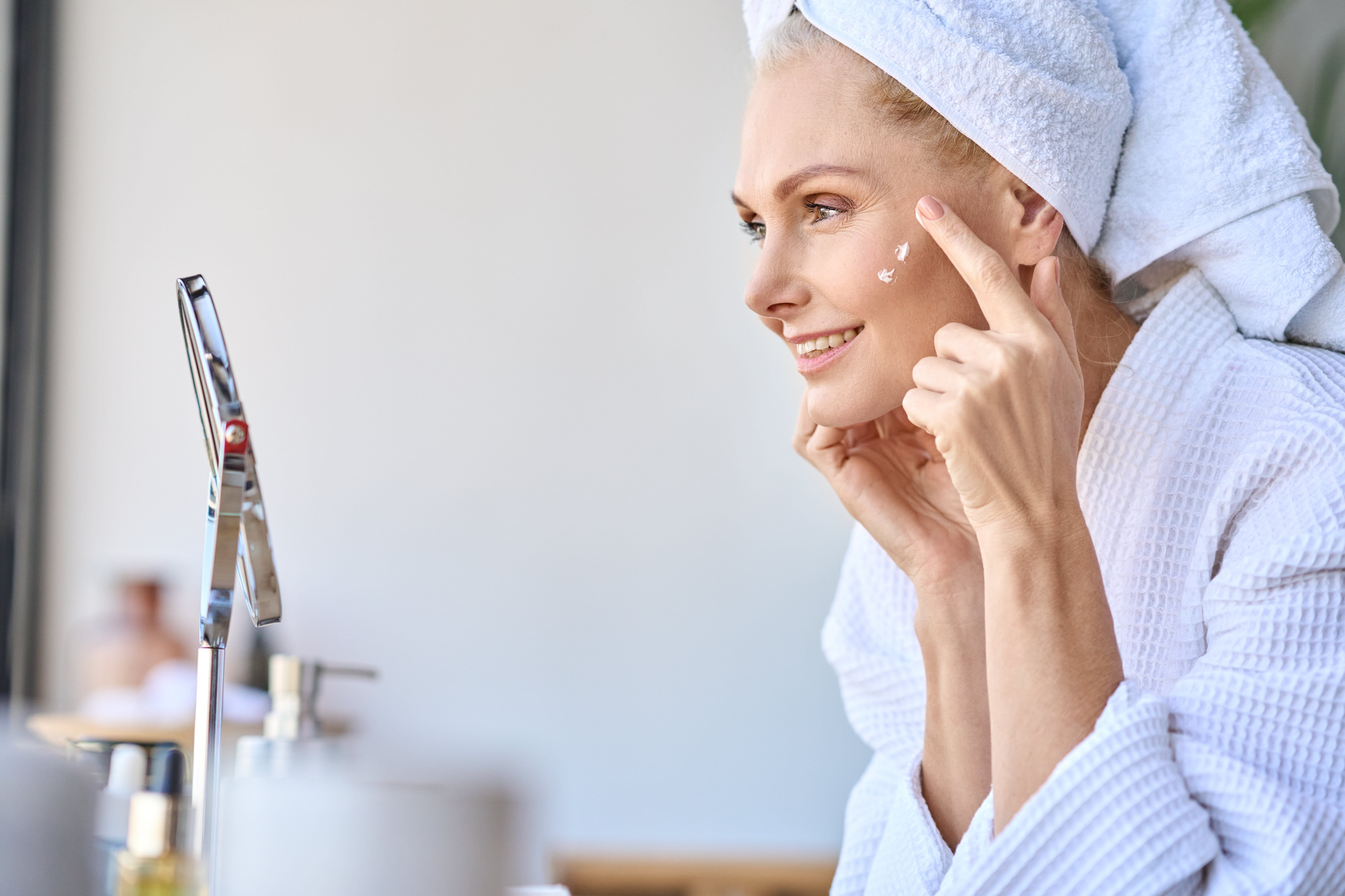 Les soins anti-âge d’Eucerin reposent sur des bases scientifiques et aident à lutter contre le vieillissement cutané.