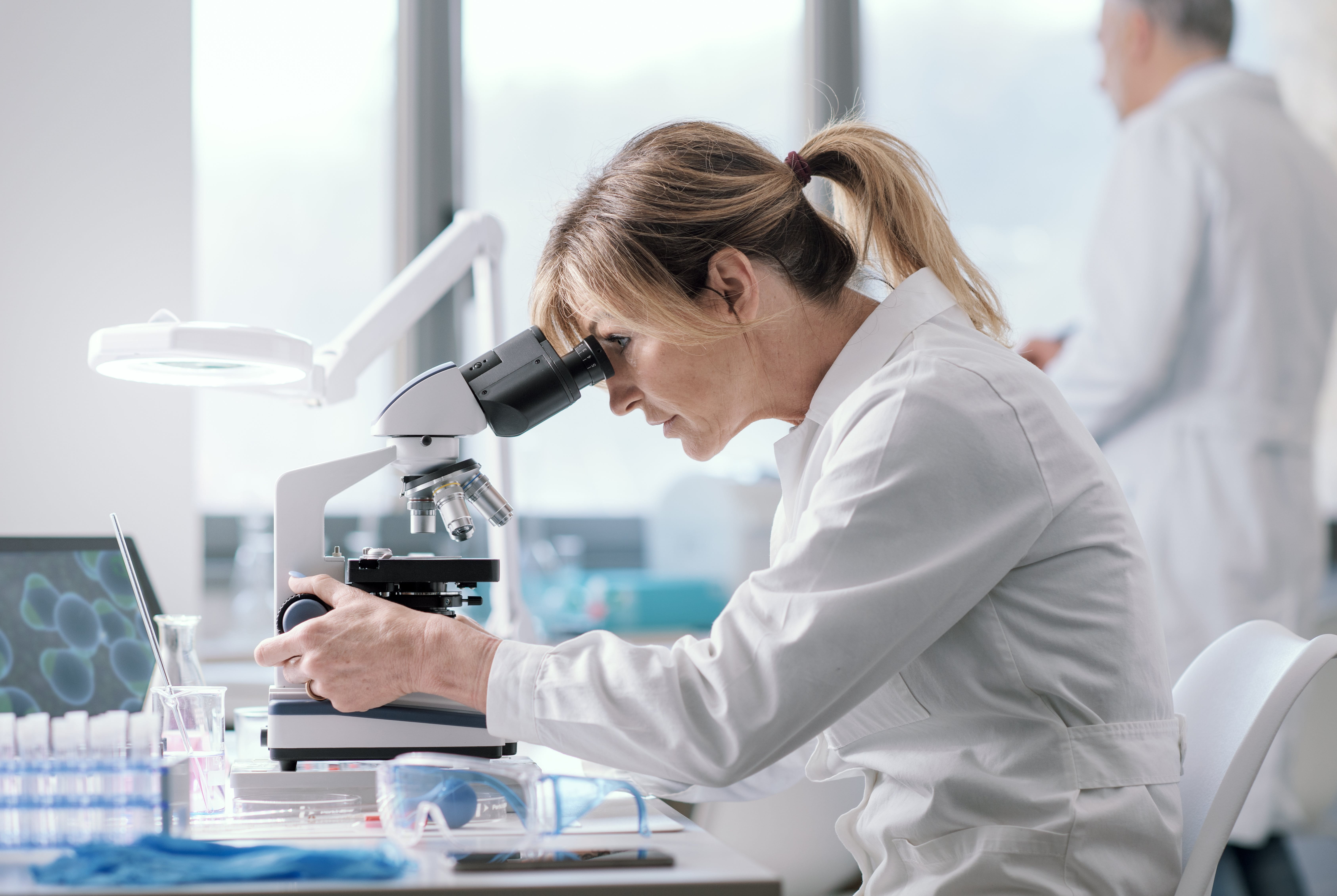 cientista no laboratório