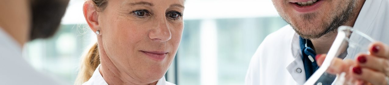 Peau à tendance acnéique et soins cutanés