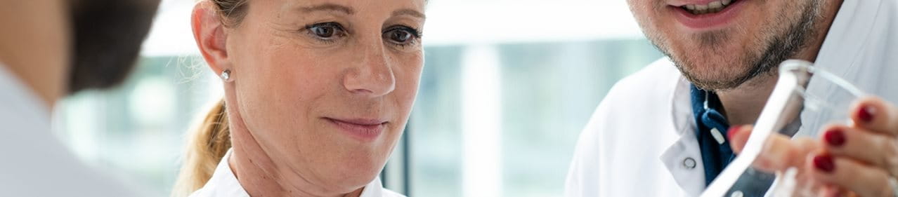 Peau à tendance acnéique et soins cutanés