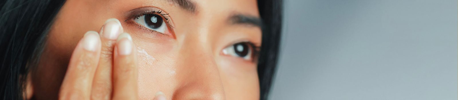 donna con pelle mista