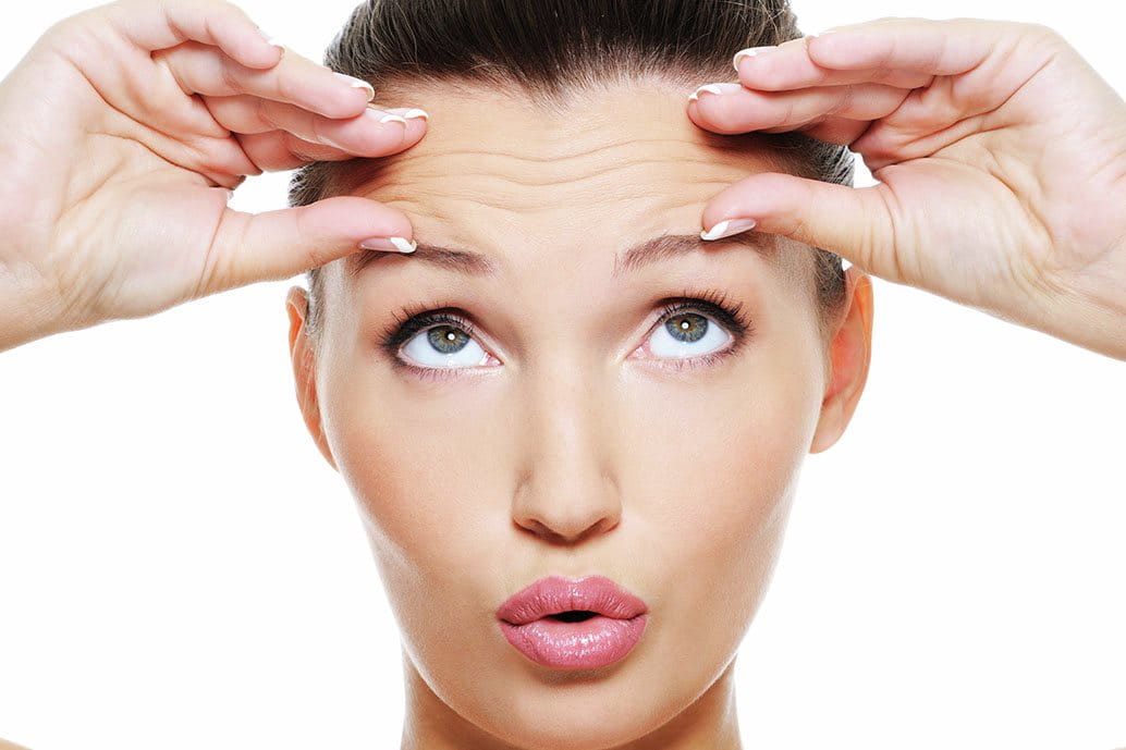 donna con prime rughe sul viso