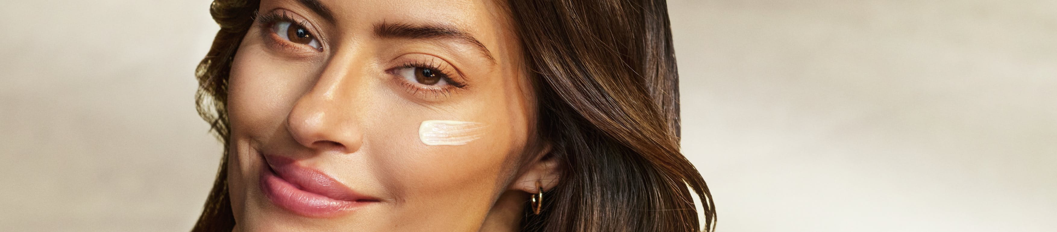 Woman smiling wearing a sun hat