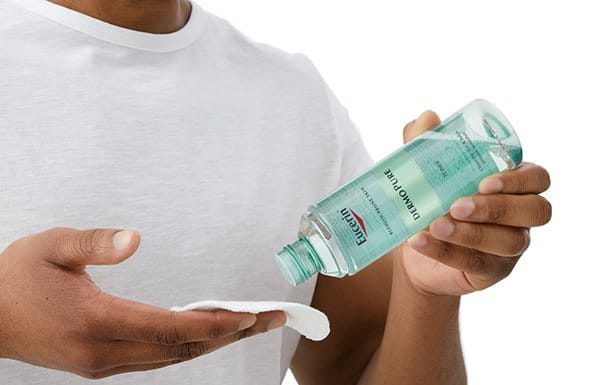 Lär dig om den bästa hudvårdsrutinen för oljig, aknebenägen hud