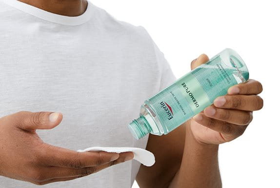 Lär dig om den bästa hudvårdsrutinen för oljig, aknebenägen hud