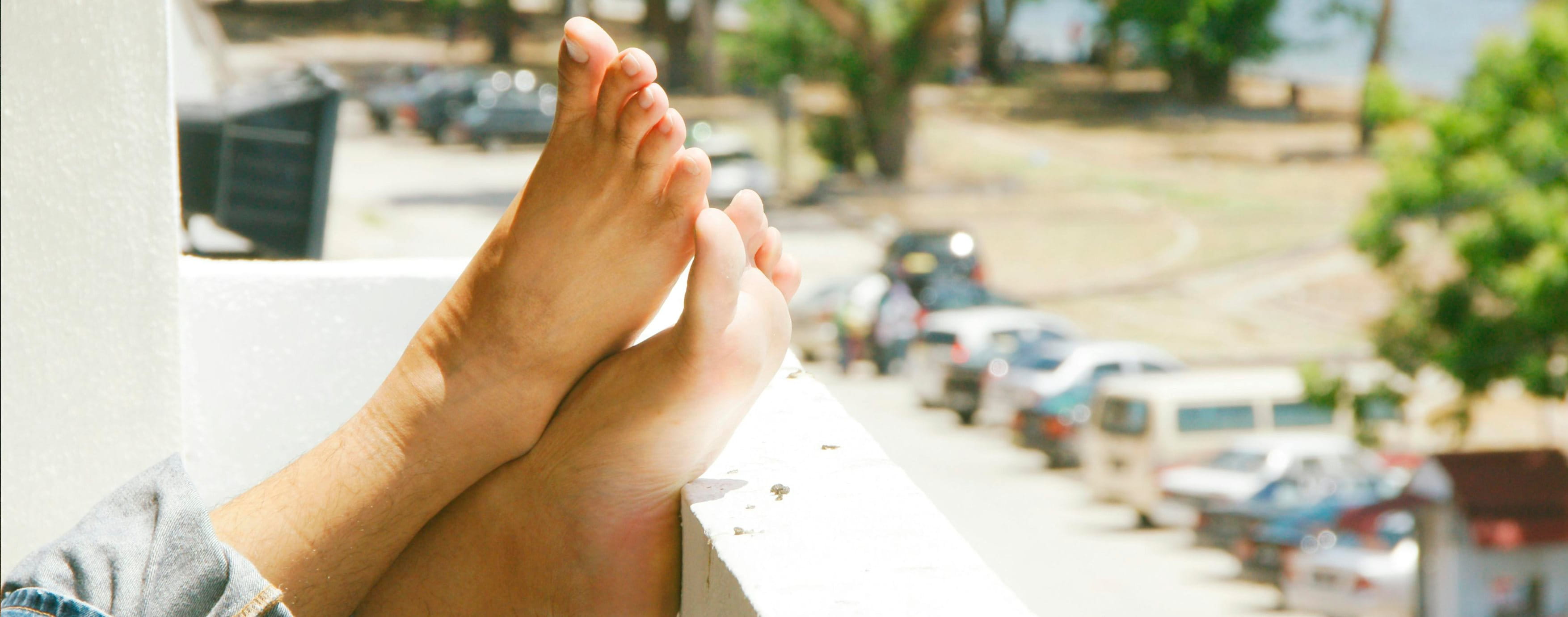 picor-en-los-pies-causas-remedios-eucerin