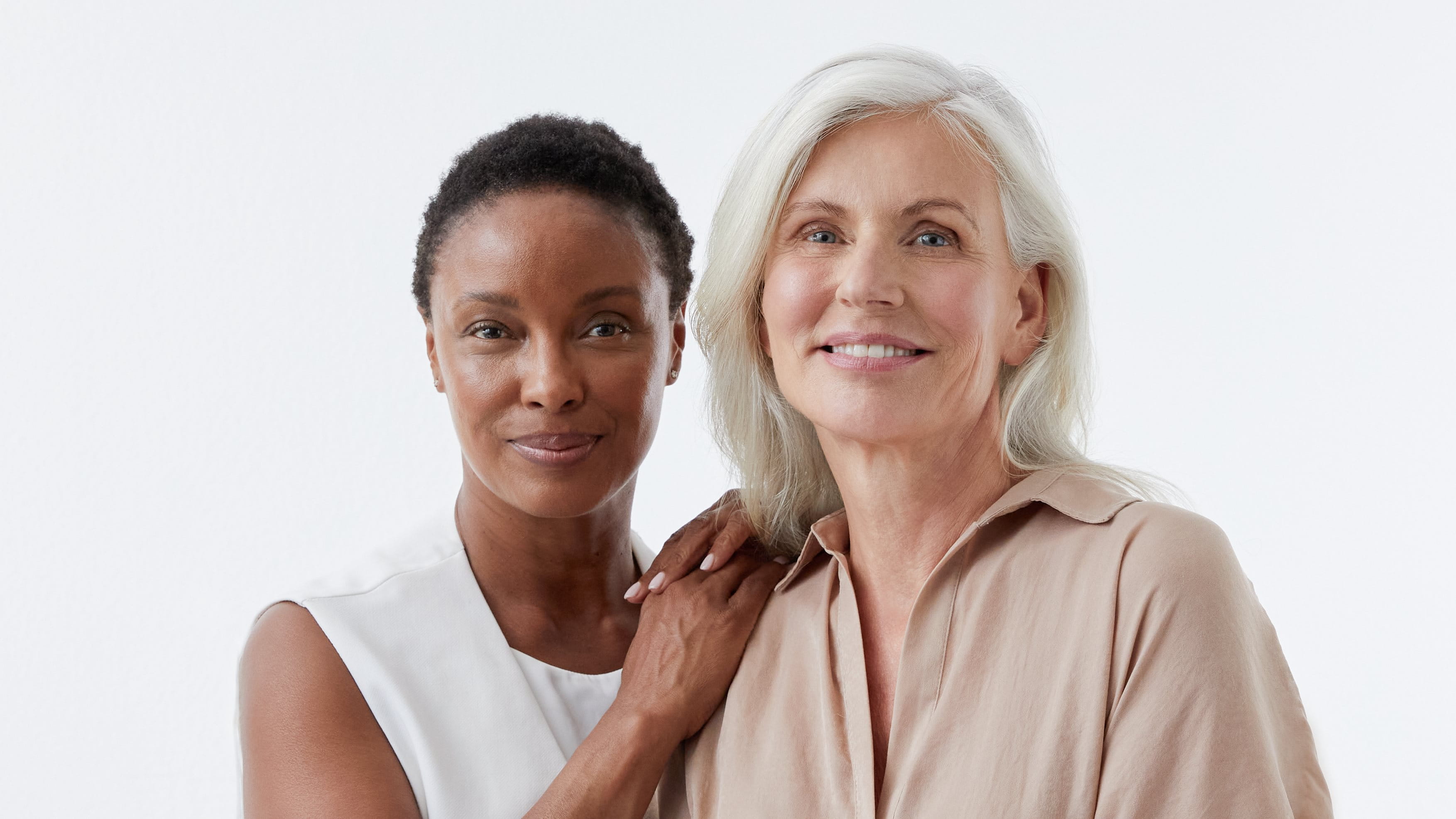 Une crème anti-âge efficace aide à hydrater la peau, stimule la production de collagène et réduit les rides et ridules.