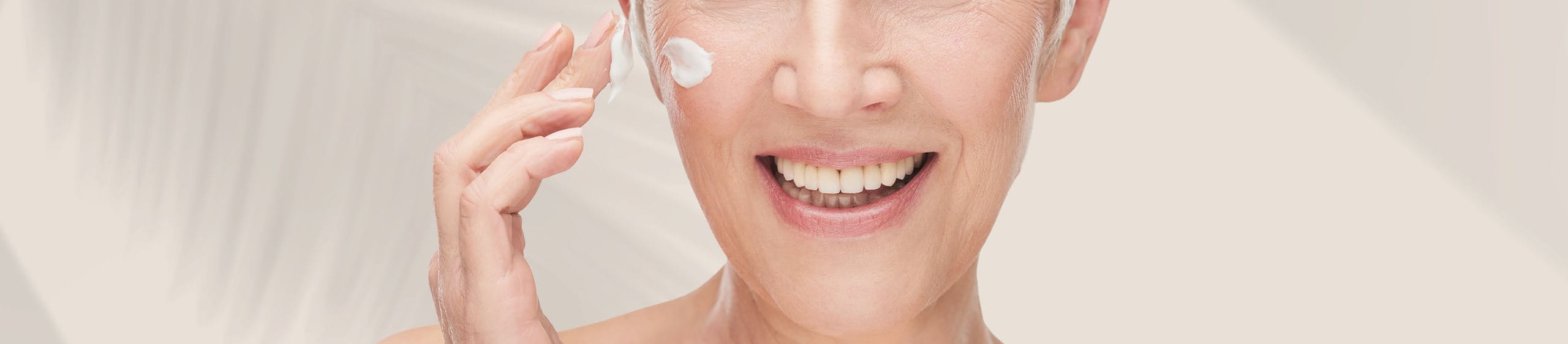 Rutinas faciales antiarrugas para el cuidado día y noche