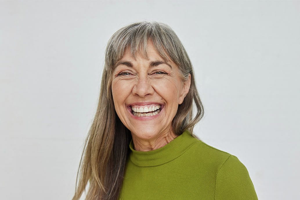 foto di donna anziana che sorride