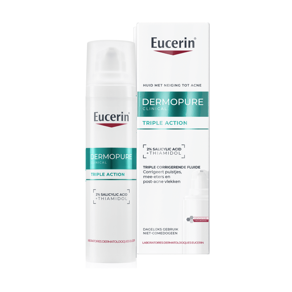 Een fles Eucerin DermoPure Clinical Triple Action Serum met Thiamidol* dat helpt om post-acne vlekken te verminderen en nieuwe onzuiverheden te voorkomen.