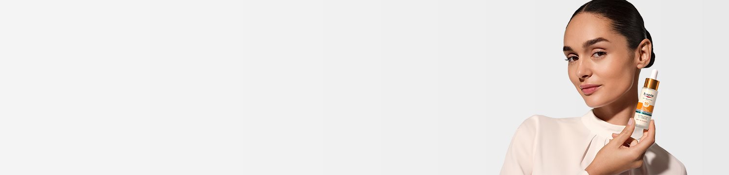 modelka a Eucerin UV sérum na opalování na obličej Oil Control SPF 50+