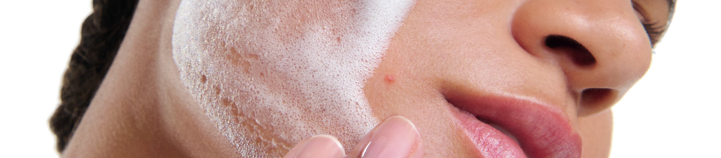 Conseils pour nettoyer la peau sans provoquer d’acné