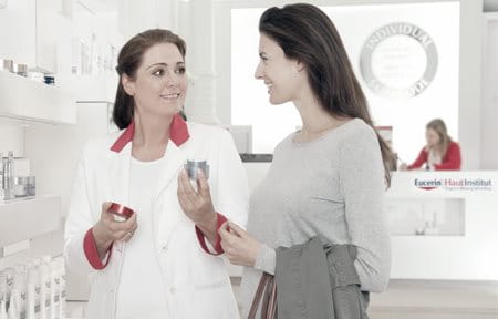 Talk between dermatologist and customer