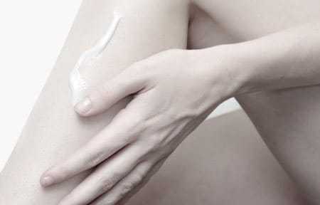 Използвайте продукти за грижа за кожата, които са подходящи за суха кожа.