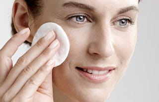 Anti aging termékek aknés bőrre Nappali arcápolás hidratáló krémekkel
