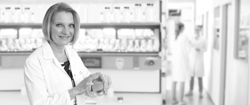 Científica en el laboratorio