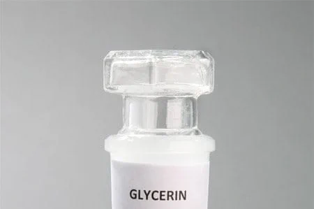 eucerin-keyingredient-glycerin.webp?rx=0&ry=0&rw=450&rh=299