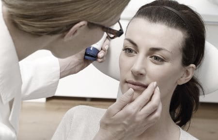 Woman´s face gets tested by scientist